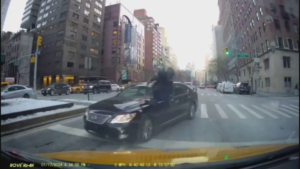 NYC-Fahrer rammt Polizisten