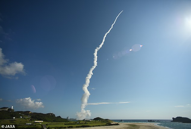 Die Rakete (im Bild) brachte Slim auf seine Mondumlaufbahn, wo sich der Lander derzeit in einer Höhe von 9,3 Meilen (15 km) über der Mondoberfläche befindet