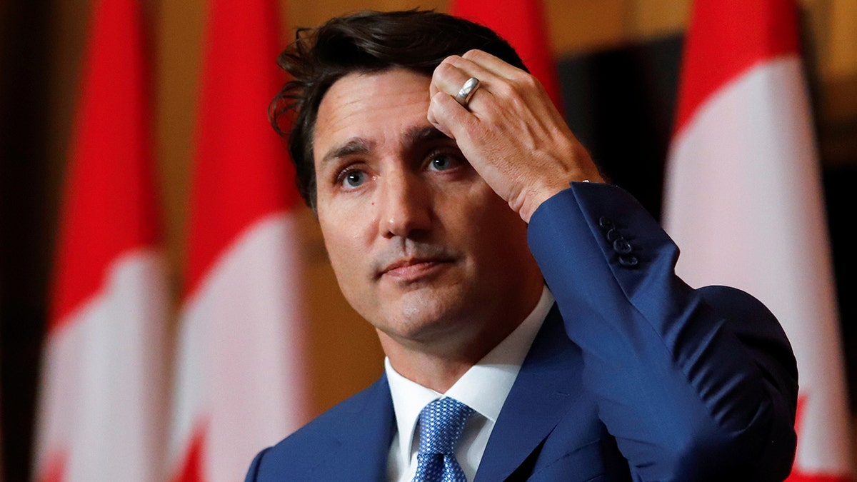 Kanadas Premierminister Justin Trudeau hört sich Fragen während einer Pressekonferenz in Ottawa, Ontario, Kanada, am 6. Oktober 2021 an. REUTERS/Patrick Doyle