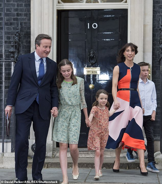 Lord Cameron sagte, seine Kinder Nancy, Florence und Arthur (im Bild 2016) hätten ein wenig mit den Augen gerollt, als er sie fragte, was sie von seiner Rückkehr hielten