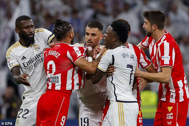 Real Madrid gewann ein äußerst spannendes Spiel, bei dem mehrere umstrittene VAR-Entscheidungen getroffen wurden