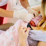 Slowakische Frühgeborene „verweigerten“ den für Neugeborene wichtigen Haut-zu-Haut-Kontakt