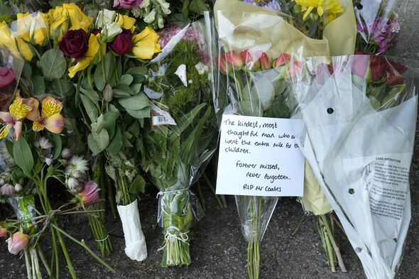 Den Opfern des Mordes in Nottingham werden Tribute hinterlassen