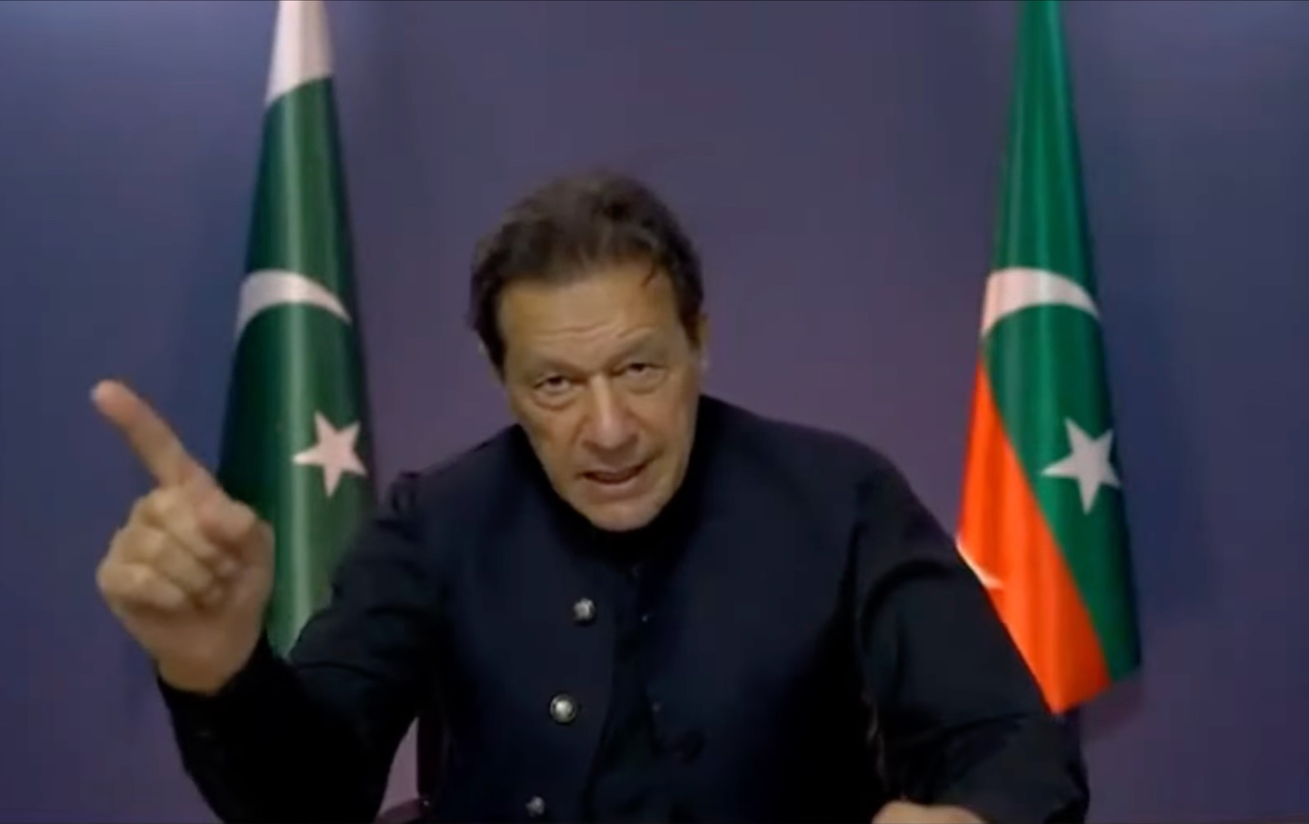 Ein aufgezeichneter Clip, in dem der ehemalige pakistanische Premierminister Imran Khan bei einer virtuellen Kundgebung eine Ansprache an seine Unterstützer hält.