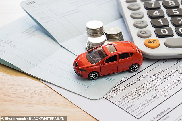 Laut einer Studie zahlen Autofahrer, die ihre Kfz-Versicherungszahlungen über das Jahr in monatlichen Raten verteilen, Hunderte Pfund mehr pro Jahr