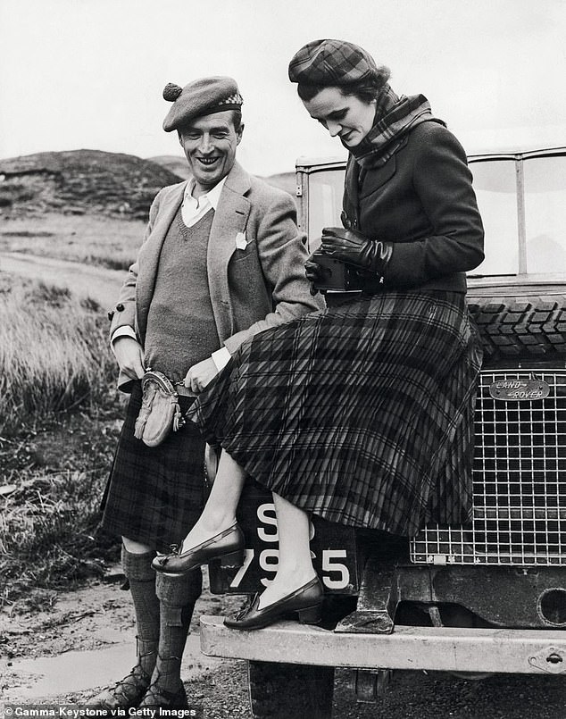 Liebling der Gesellschaft: Margaret heiratete Ian Douglas Campbell, den 11. Herzog von Argyll, nachdem sie ihn 1949 in einem Zug am Pariser Bahnhof Gare du Nord getroffen hatte. Im Bild: Das Paar im Jahr 1952