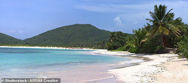 Playa Flamenco (im Bild) auf der Insel Culebra zählt oft zu den besten Stränden der Welt und lässt sich am besten bei einem Tagesausflug mit dem Boot genießen, schreibt James