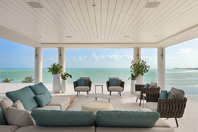 Gönnen Sie sich einen Aufenthalt im St. Regis Bahia Resort (im Bild), wo High-End-Doppelzimmer ab 750 £ erhältlich sind