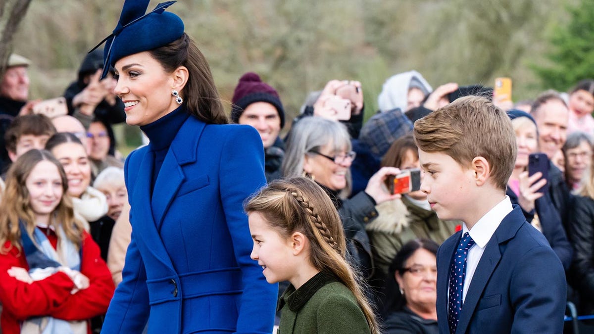 Kate Middleton geht mit ihren Kindern zur Kirche