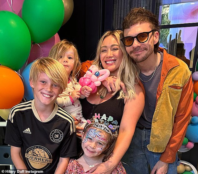 Hilary und ihr Ehemann Matthew Koma teilen sich Banks, fünf;  und Mae, drei;  sowie ihr 11-jähriger Sohn Luca aus Duffs früherer Ehe