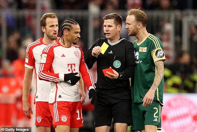 Sane wurde auch wegen seiner Rolle bei dem Vorfall, der das angespannte Bundesliga-Duell beeinträchtigte, gesperrt