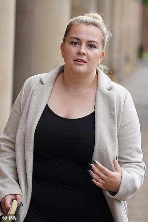Diesen Monat wurde Bethany Cox (im Bild), 22, für nicht schuldig befunden, Drogen konsumiert zu haben, um eine illegale Abtreibung herbeizuführen