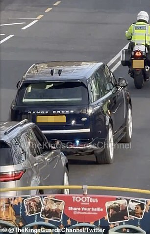 Ihre Wagenkolonne – bestehend aus zwei Range Rovern und zwei Polizeieskorten auf Motorrädern – bahnte sich ihren Weg durch die Straßen der Londoner Innenstadt