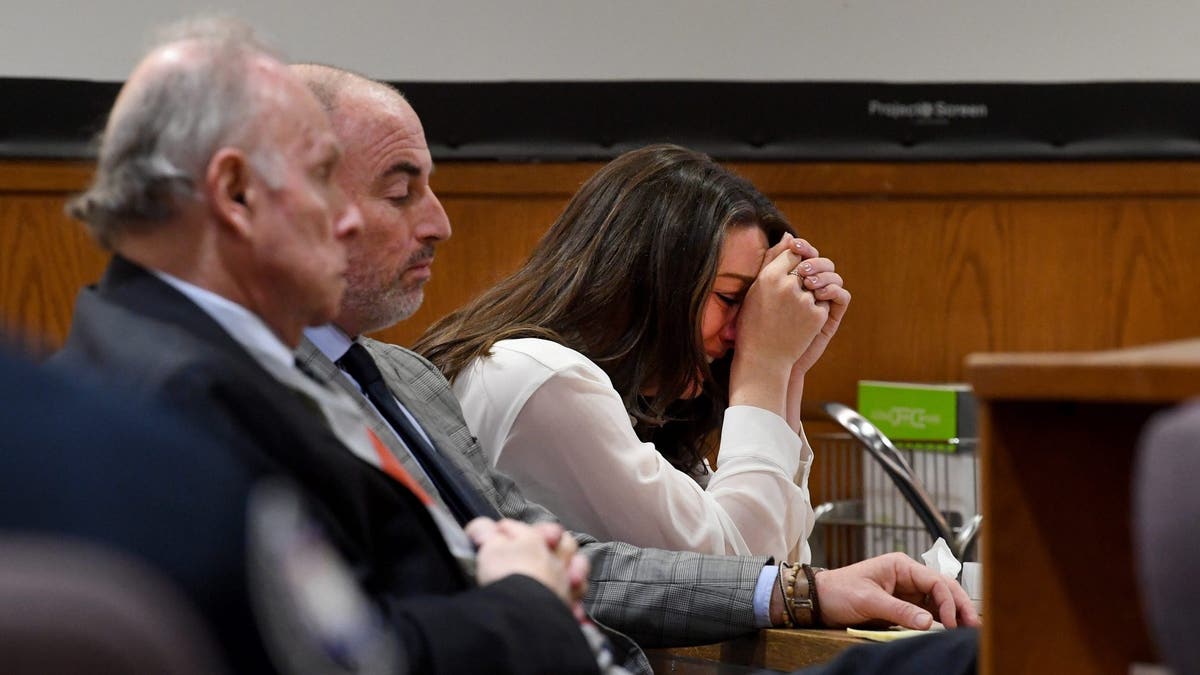 Bryn Spejcher reagiert, als die Jury sie für schuldig befunden hat