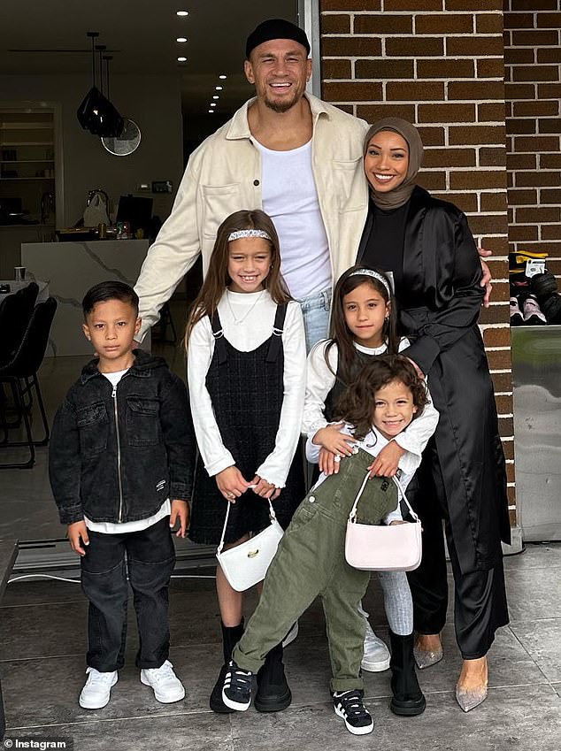 Williams und seine Frau Alana sind mit ihren vier Kindern abgebildet: den Töchtern Iman und Aisha sowie den Söhnen Zaid und Essa