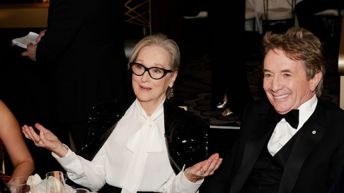 Meryl Streep und Martin Short bei den 81. jährlichen Golden Globe Awards