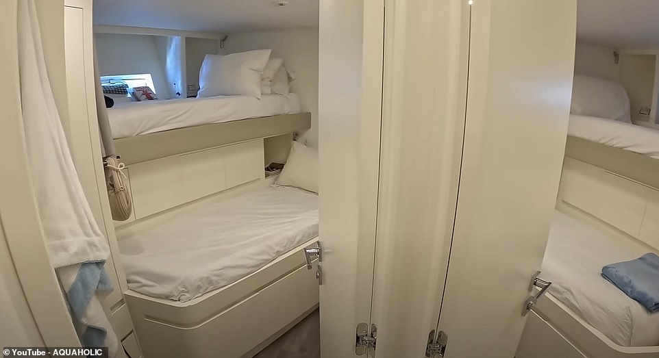 Es gibt zwei Personalkabinen mit versetzten Betten und eigenem Duschbad, während die Kapitänskajüte über ein Einzelbett und eine Dusche im Badezimmer mit Glastüren verfügt