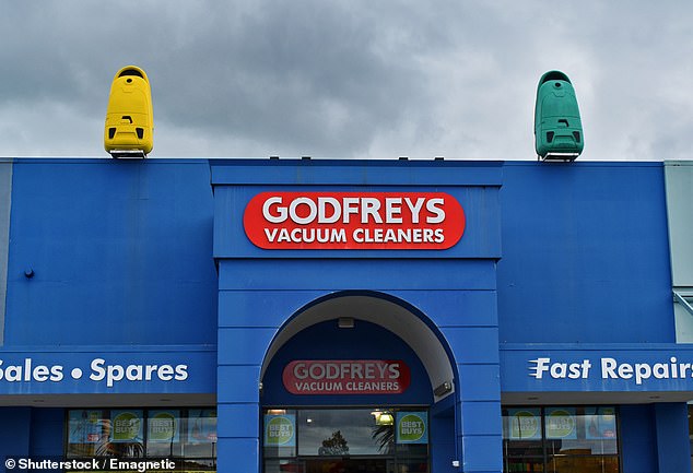 Godfreys, das 1931 während der Weltwirtschaftskrise gegründet wurde, kündigte am Dienstagnachmittag an, dass es in den nächsten zwei Wochen 54 Geschäfte schließen und fast 200 Arbeitsplätze abbauen werde