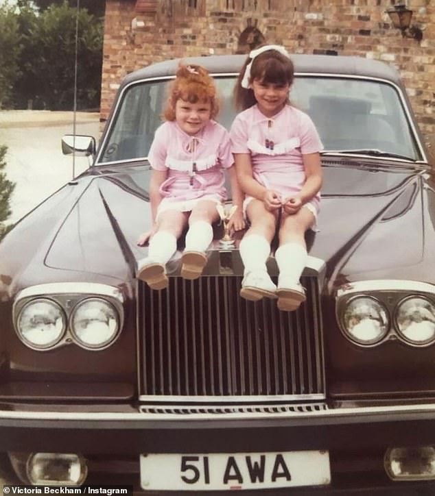 Victoria (rechts) teilte mit Schwester Louise einen Rückblick auf dem Rolls Royce ihres Vaters nach DIESEM viralen Moment in der Beckham-Dokumentation