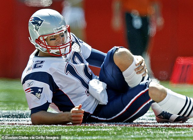 Im Jahr 2008 reparierte der Chirurg auch Tom Bradys Knie, nachdem sich der Quarterback einen Kreuzband- und Kreuzbandriss zugezogen hatte