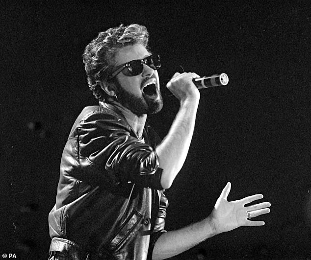 Das ehemalige Wham-Mitglied George Michael auf der Bühne während des Live-Aid-Konzerts