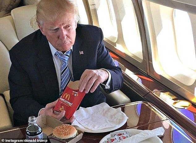 Die Vorliebe des ehemaligen Präsidenten für Fast Food ist auf der ganzen Welt bekannt.  Er sagte gegenüber Fox News, dass er aufgrund seines vollen Terminkalenders nicht die Zeit habe, wie ein normaler Mensch zu essen, gab jedoch nicht bekannt, woraus seine Ernährung besteht