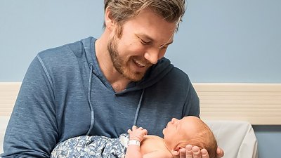 „Baby Daddy“-Absolvent Derek Theler begrüßt Baby Nr. 1 mit seiner Frau Lisa