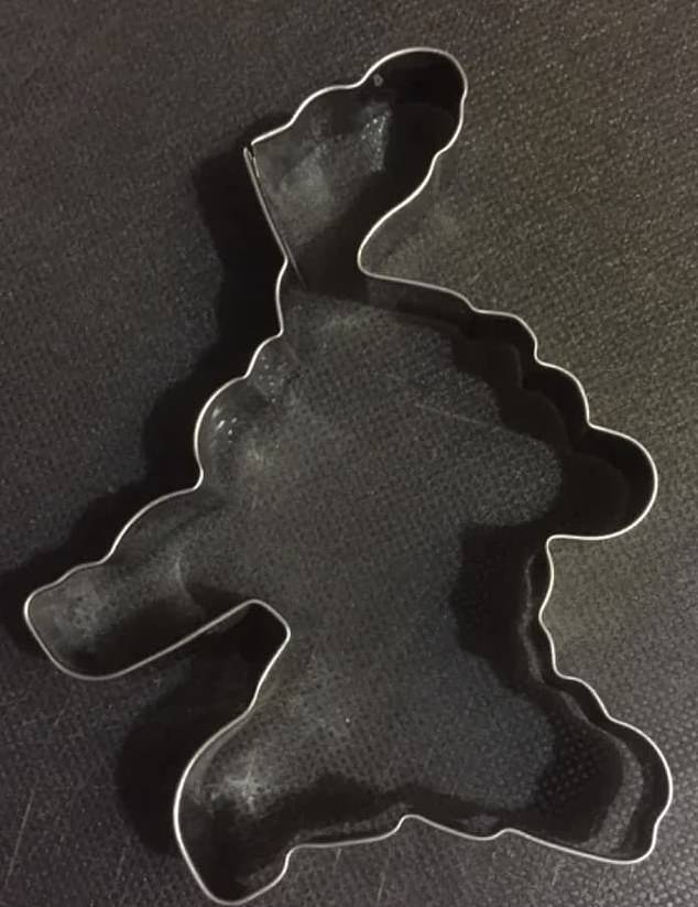Die seltsame Form wurde letzte Woche in der Facebook-Gruppe „Cookie Cutter Identification“ gepostet – wo Menschen zusammenkommen, um zu versuchen, seltsam geformte Ausstechformen festzunageln