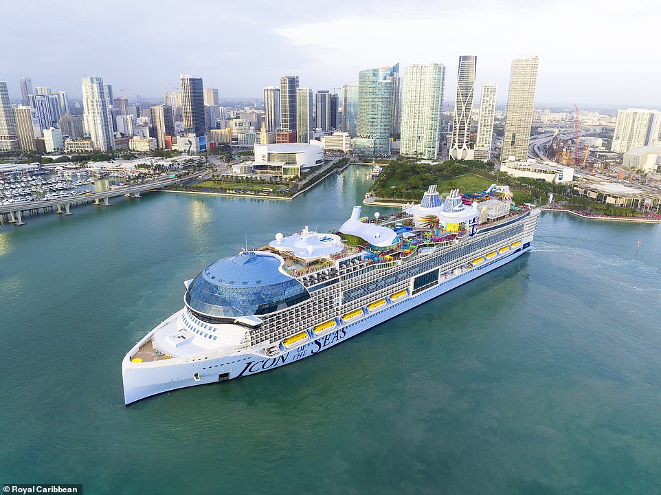 Es wurden atemberaubende Bilder enthüllt, die zeigen, wie das größte Kreuzfahrtschiff der Welt – die Icon of the Seas – vor seinem offiziellen Debüt am 27. Januar zum ersten Mal in Miami ankommt