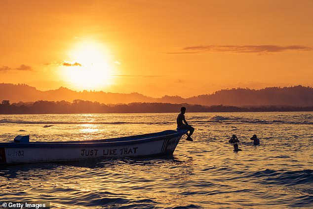 Mark Palmer reist nach Puerto Viejo (oben), einem Strandort an der Südostküste Costa Ricas