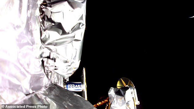 Der Mondlander wird nach einer gescheiterten Reise zum Mond bald in der Erdatmosphäre verglühen.  Dieses Bild einer auf Peregrine One montierten Kamera zeigt einen Abschnitt der Isolierung gegen die Weiten des Weltraums