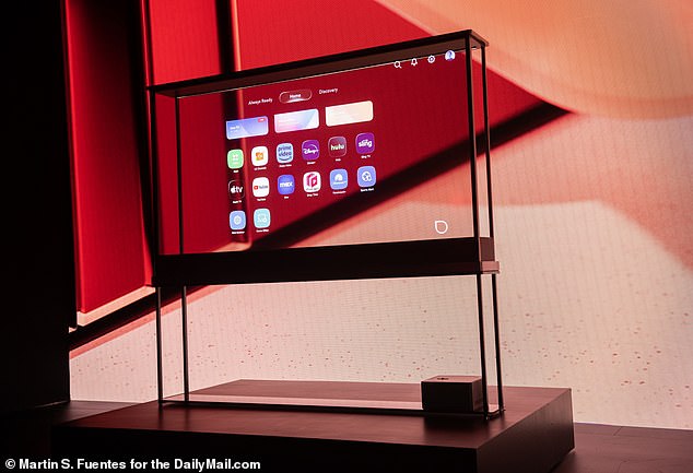 LG stellte den 77-Zoll-Wireless-Bildschirm auf einer Pressekonferenz am Montagmorgen auf der Bühne vor