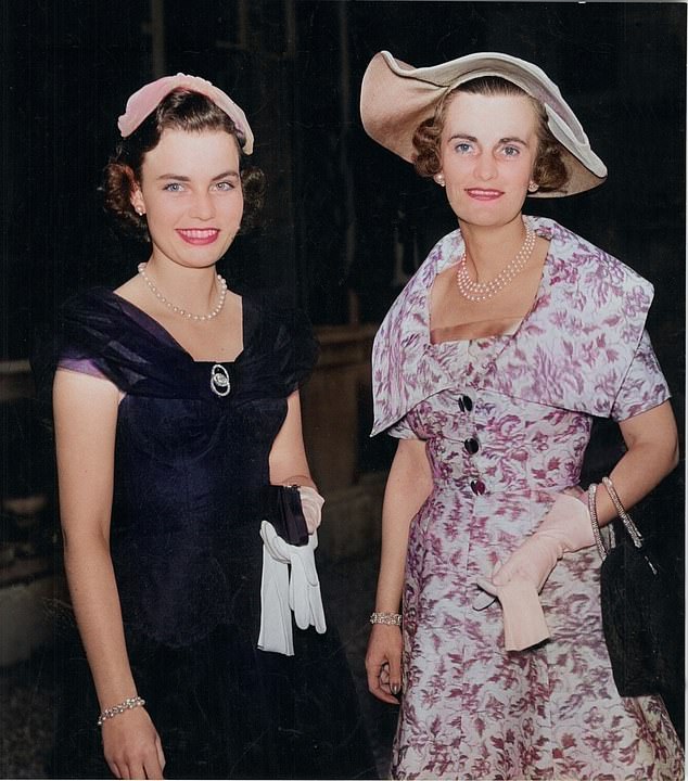 Frances Rutland, die 1955 als Debütantin neben ihrer Mutter Margaret, der skandalträchtigen Herzogin von Argyll, abgebildet war, ist im Alter von 86 Jahren gestorben