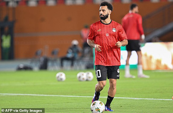 Egypt's forward #10 Mohamed Salah warms up ahead of the Africa Cup of Nations (CAN) 2024 group B football match between Egypt and Ghana at the Felix Houphouet-Boigny Stadium in Abidjan on January 18, 2024. (Photo by Issouf SANOGO / AFP) (Photo by ISSOUF SANOGO/AFP via Getty Images)