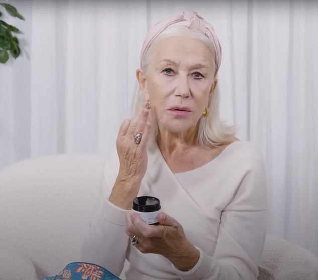 Helen Mirren enthüllte kürzlich in einem Video von Harper's Bazaar UK, dass sie in ihrer Kosmetiktasche eine Heilsalbe aus kolloidalem Silber im Wert von 16 US-Dollar aufbewahrt, die sie den Zuschauern empfahl