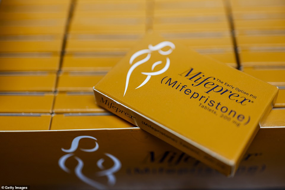 Die Abtreibungspille Mifepriston ist eines von zwei Medikamenten, die bei medikamentösen Abtreibungen eingesetzt werden, die mehr als die Hälfte aller Abtreibungen in den Vereinigten Staaten ausmachen