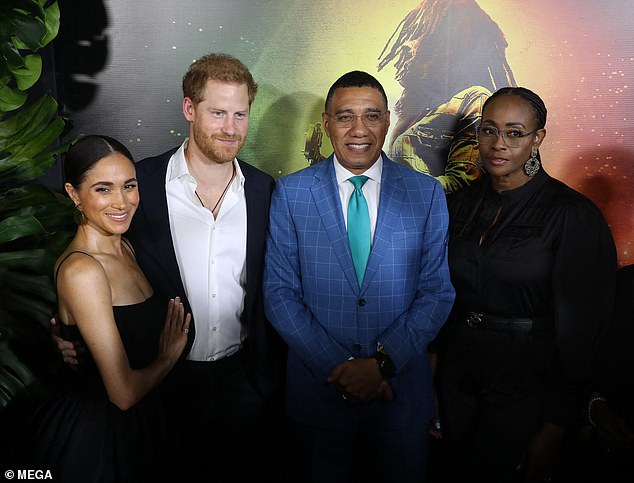 Harry und Meghan posierten mit Holness und seiner Frau Juliet in Jamaika