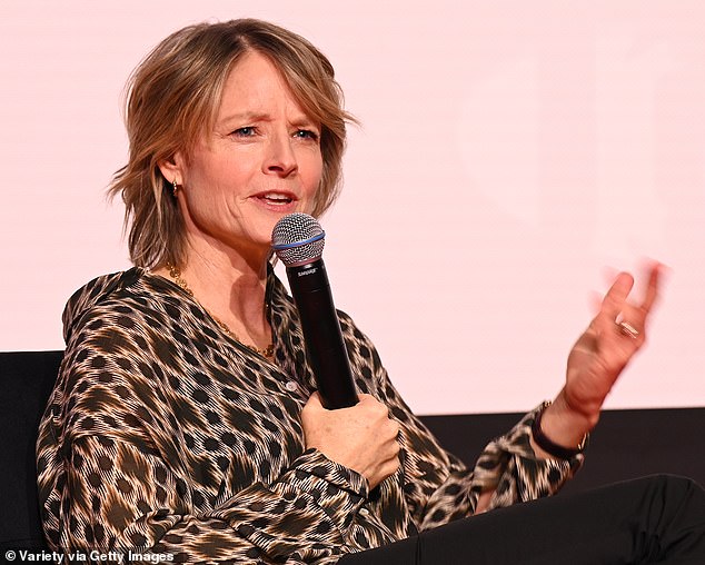 Jodie Foster hielt sich diese Woche bei den Golden Globes nicht zurück, als sie über die Zusammenarbeit mit der Generation Z, auch bekannt als Zoomers, sprach und sagte dem Guardian, sie fände sie „nervig“.