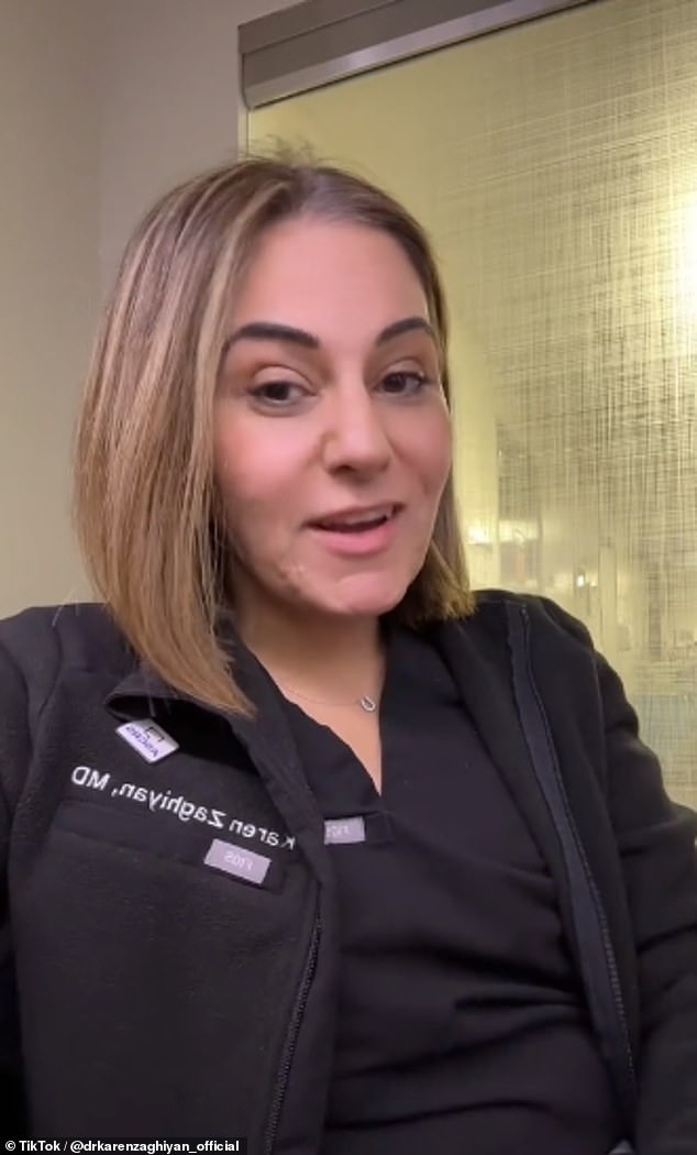 Die Darmchirurgin Karen Zaghiyan aus Beverly Hills (im Bild auf TikTok) hat eine dringende Warnung an Menschen gesendet, die nach dem Toilettengang Feuchttücher zum Reinigen ihrer Genitalien verwenden