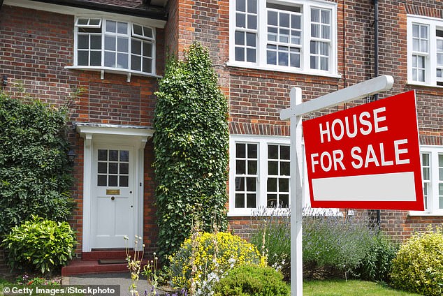 Laut Propertymark ist die Zahl der Immobilienverkäufe zum Ende des letzten Jahres weiter gesunken