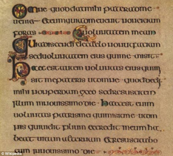 Das Manuskript des Book of Kells, das alle anderen künstlerischen und kulturellen Errungenschaften des frühen Mittelalters in den Schatten stellte, wurde um 800 n. Chr. von irischen Mönchen geschaffen, um das Leben Christi zu verherrlichen