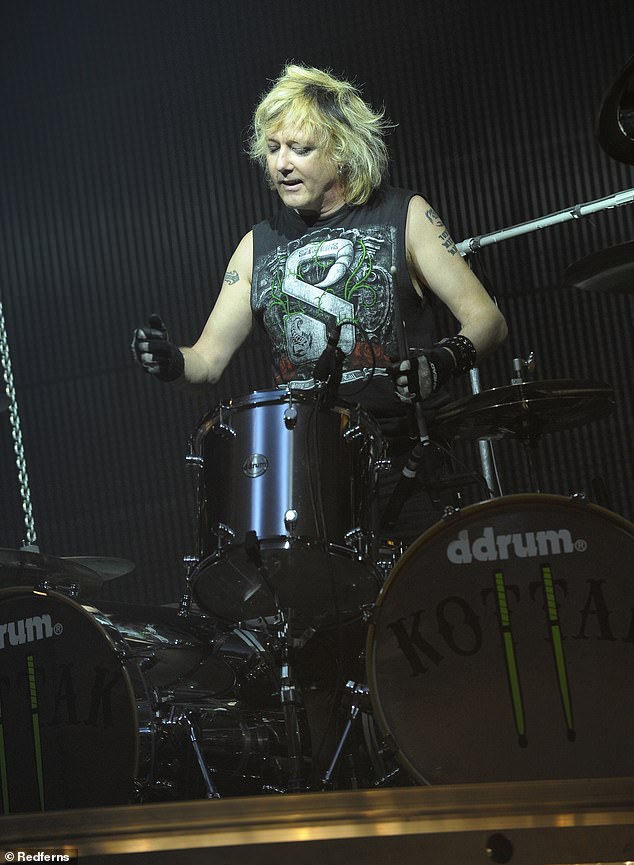 Kottak war vor allem als Schlagzeuger der deutschen Rockband Scorpions von 1996 bis 2016 bekannt (Bild 2010).