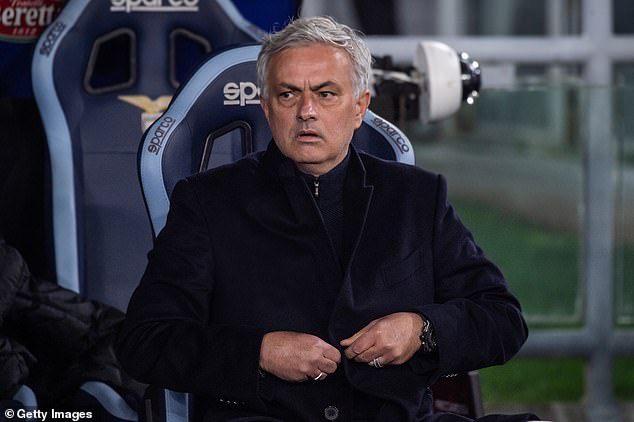 Roma hat sich mit sofortiger Wirkung von Jose Mourinho und seinem Trainerstab getrennt