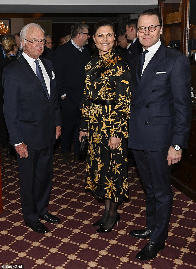 Kronprinzessin Victoria ging am Sonntag mit ihrem Vater König Carl Gustaf und ihrem Ehemann Prinz Daniel zum Abendessen aus