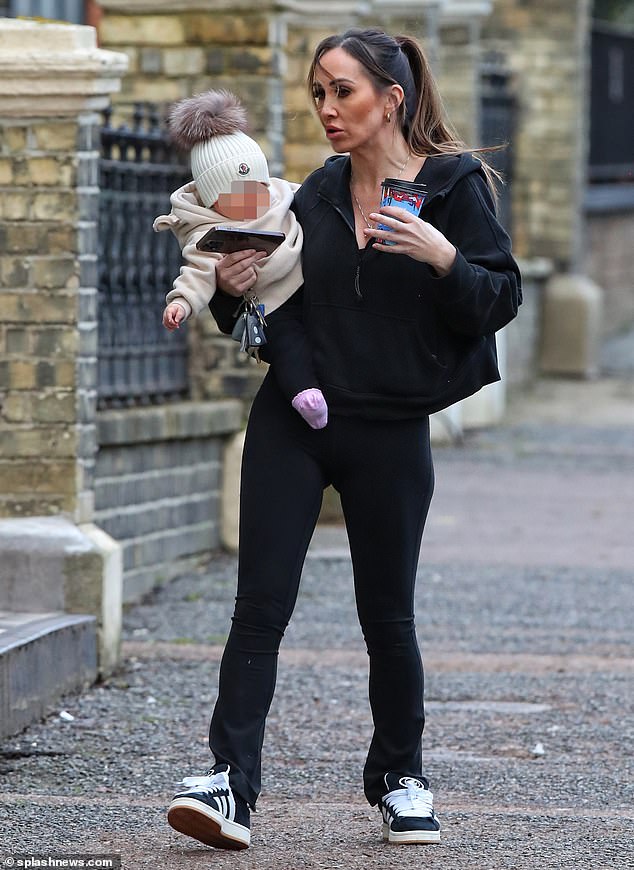 Der verheiratete Außenverteidiger von Manchester City wurde zum Vater der fünf Monate alten Tochter der TV-Persönlichkeit Lauryn Goodman ernannt, drei Jahre nachdem sie seinen Sohn zur Welt gebracht hatte