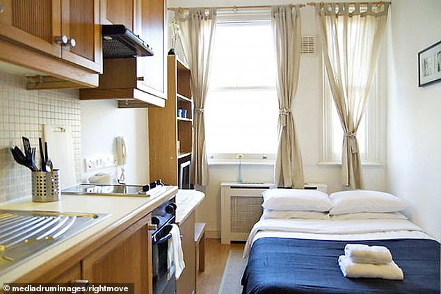 Zum Verkauf steht eine Wohnung in Kensington, in der ein potenzieller Mieter sein Abendessen buchstäblich in der Küche zubereiten kann, während er auf seinem Bett sitzt – für 1.712 £ im Monat