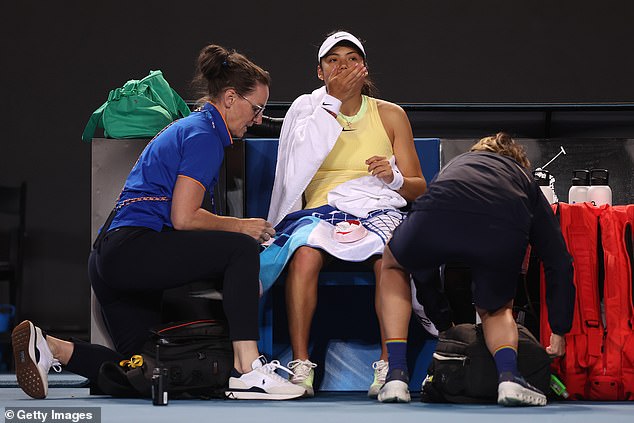 Emma Raducanu wird heute während ihres Spiels bei den Australian Open medizinisch behandelt