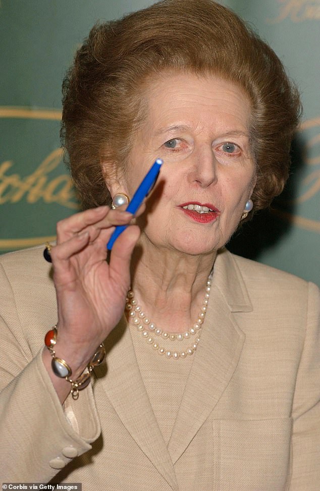 Margaret Thatcher litt an der Dupuytren-Kontraktur, der sogenannten Klauenhand, einer Erkrankung, von der schätzungsweise zwei Millionen Briten betroffen sind