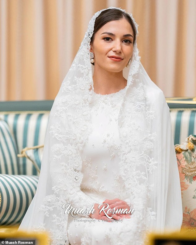 The wedding of Asia's most eligible bachelor entered its sixth day today, as Prince Abdul Mateen's bride Anisha Rosnah took part in the Berbedak Mandi ceremony