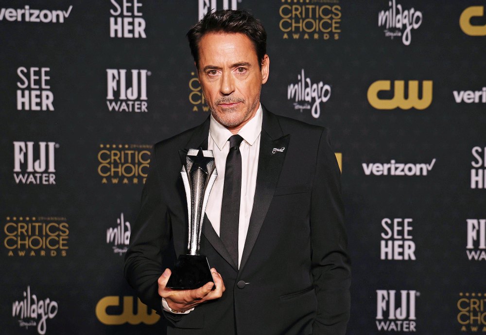 Robert Downey Jr. sagt, dass die Schauspielerei bei der Verleihung des Critics Choice Award mit Furz im Bett verglichen wurde